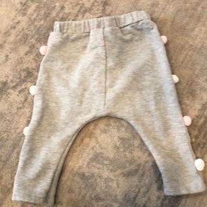 Miniclasix 12-18m girls sweatpants w pink + white Pom poms